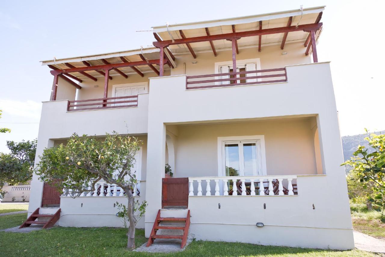 Caposaldo Apartments Akráta Kültér fotó